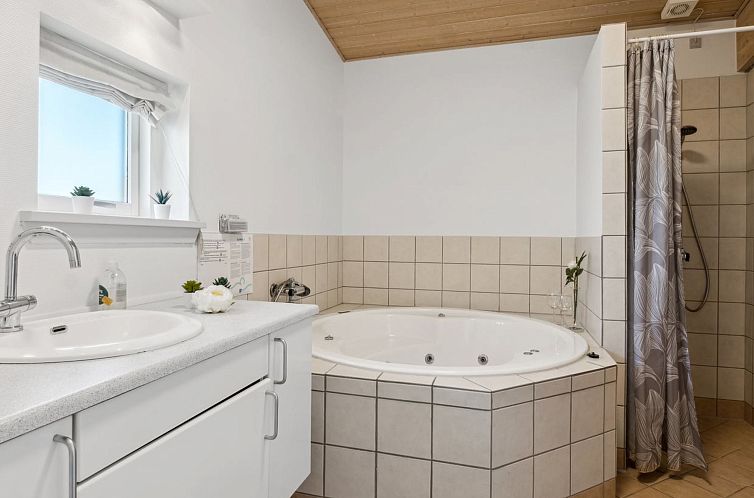 Vakantiehuis "Chayton" - 450m from the sea