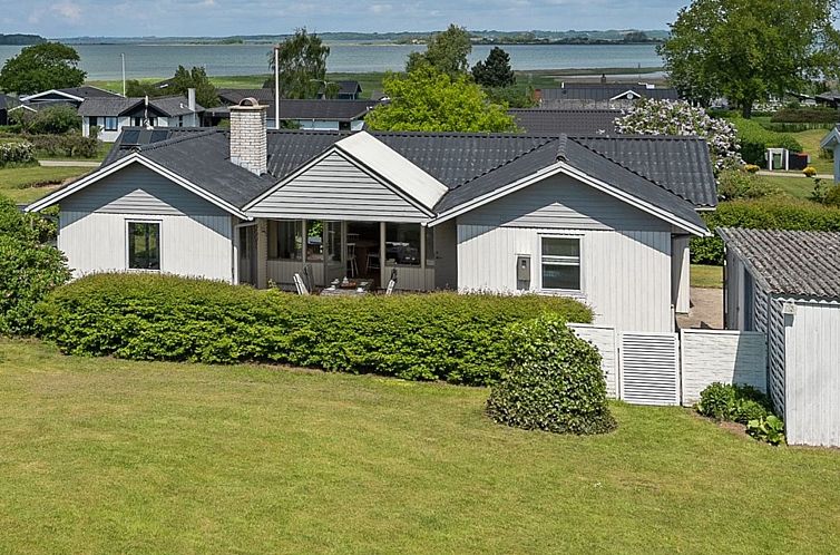 Vakantiehuis "Rise" - 250m from the sea