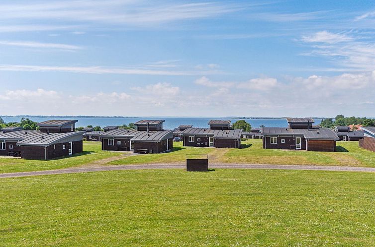 Vakantiehuis "Noreen" - 500m from the sea