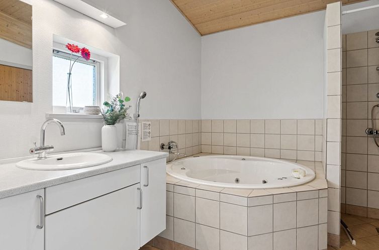 Vakantiehuis "Noreen" - 500m from the sea