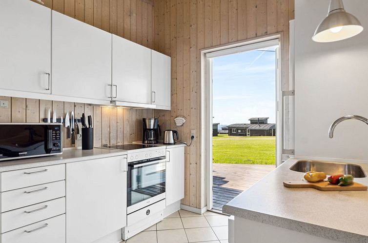 Vakantiehuis "Noreen" - 500m from the sea