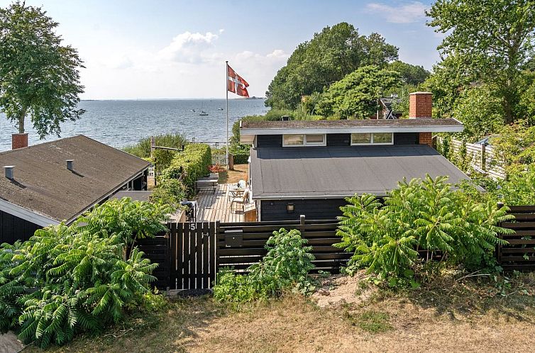 Vakantiehuis "Daike" - 25m from the sea