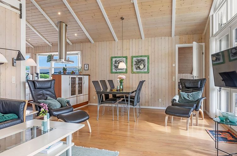 Vakantiehuis "Winald" - 150m from the sea