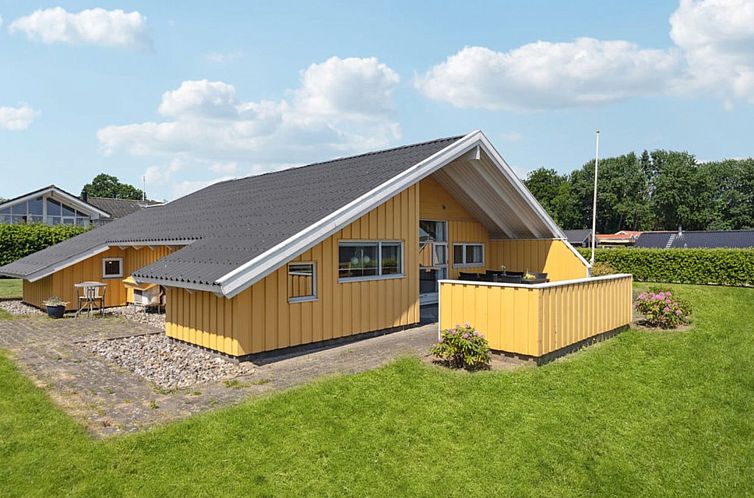 Vakantiehuis "Halla" - 250m from the sea