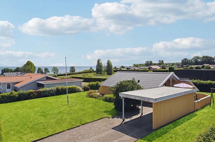 Vakantiehuis "Halla" - 250m from the sea