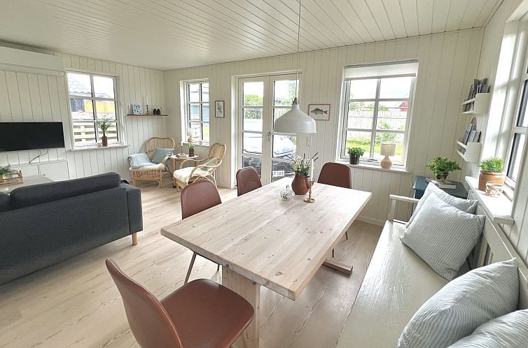 Vakantiehuis "Ajvi" - 50m from the sea