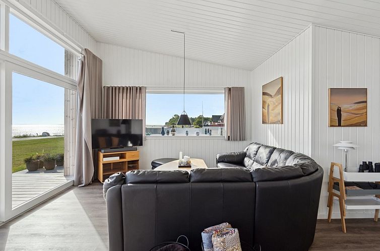 Vakantiehuis "Eljas" - 10m from the sea