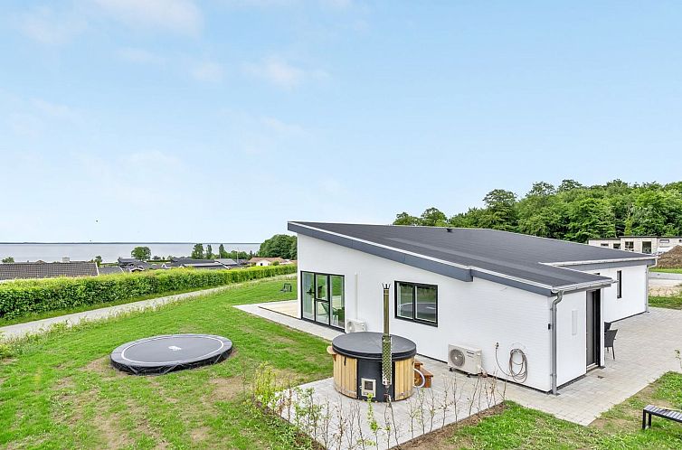 Vakantiehuis "Constantin" - 500m from the sea