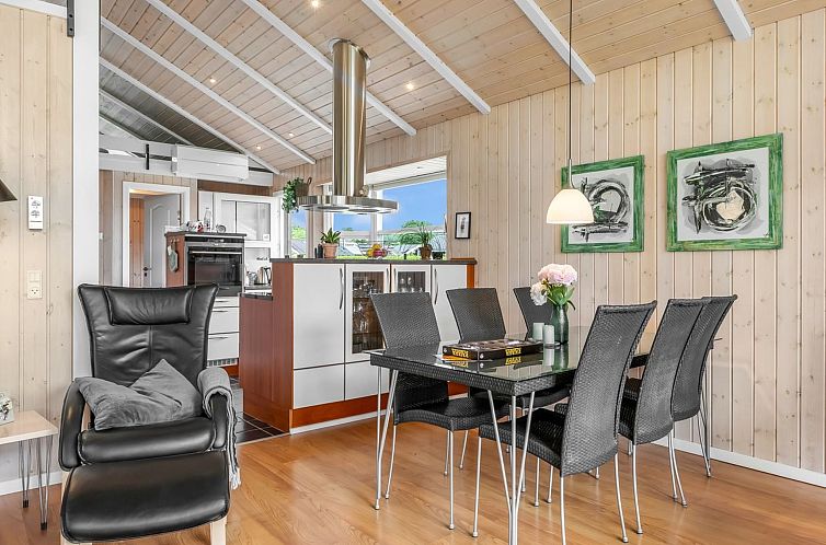 Vakantiehuis "Winald" - 150m from the sea