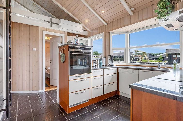Vakantiehuis "Winald" - 150m from the sea