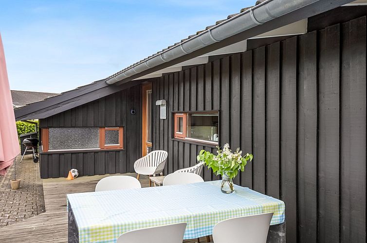 Vakantiehuis "Ayda" - 200m from the sea