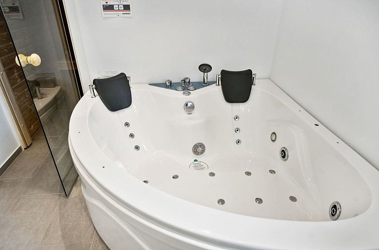 Vakantiehuis "Alka" - 500m from the sea