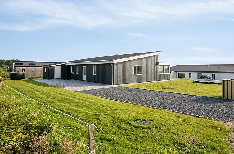 Vakantiehuis "Alka" - 500m from the sea