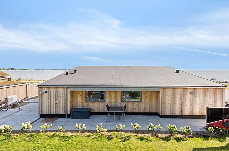 Vakantiehuis "Eljas" - 10m from the sea
