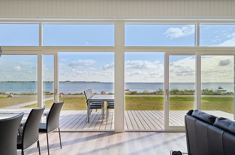Vakantiehuis "Eljas" - 10m from the sea