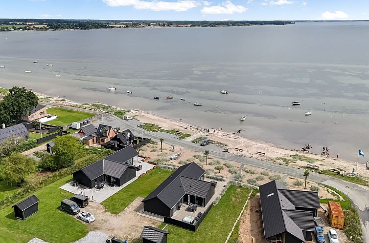 Vakantiehuis "Eino" - 30m from the sea