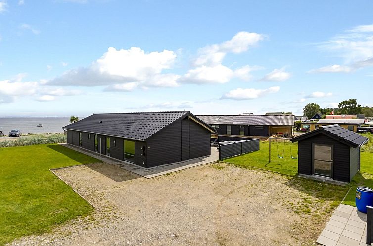 Vakantiehuis "Eino" - 30m from the sea