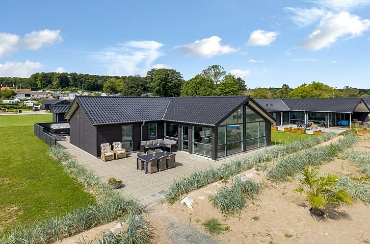 Vakantiehuis "Eino" - 30m from the sea