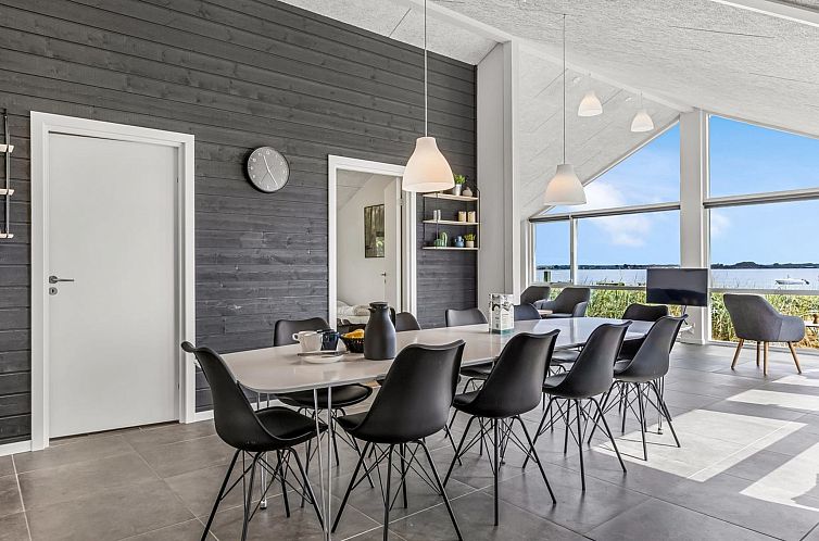 Vakantiehuis "Eino" - 30m from the sea