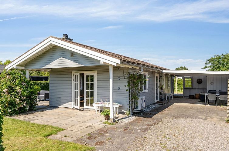 Vakantiehuis "Thomas" - 120m from the sea