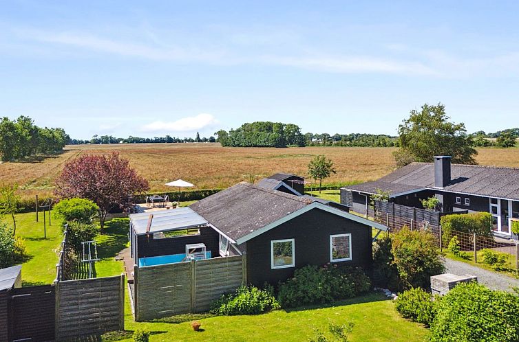 Vakantiehuis "Ainikki" - 200m from the sea