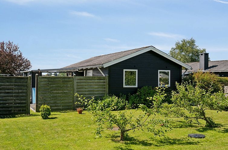 Vakantiehuis "Ainikki" - 200m from the sea