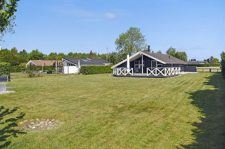 Vakantiehuis "Nilsa" - 400m from the sea