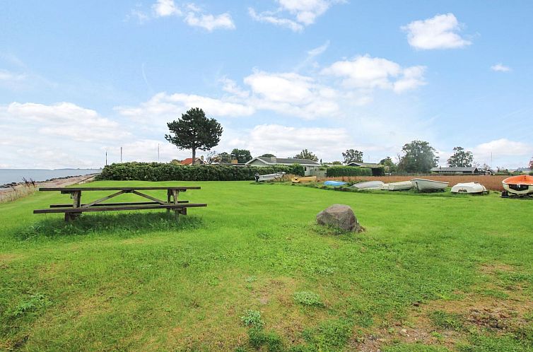 Vakantiehuis "Guthmund" - 400m from the sea