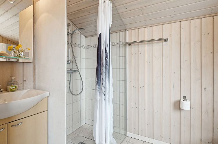 Vakantiehuis "Guthmund" - 400m from the sea