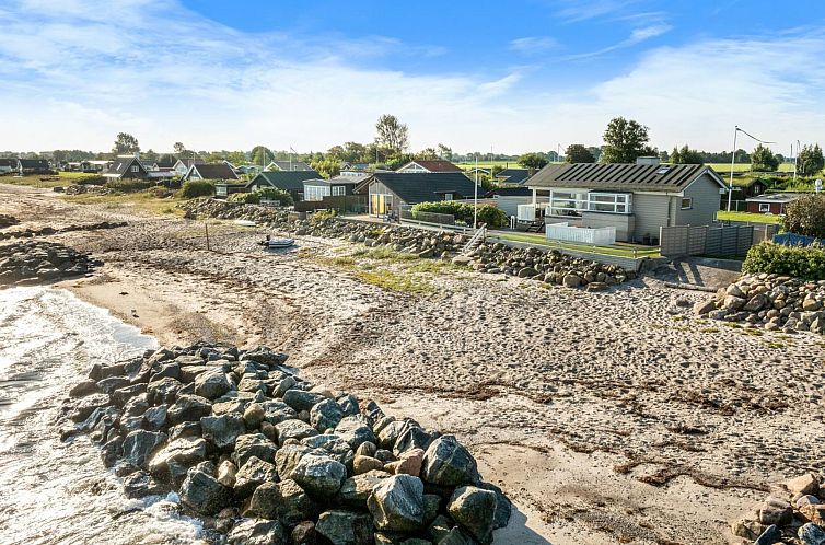 Vakantiehuis "Diderik" - 5m from the sea