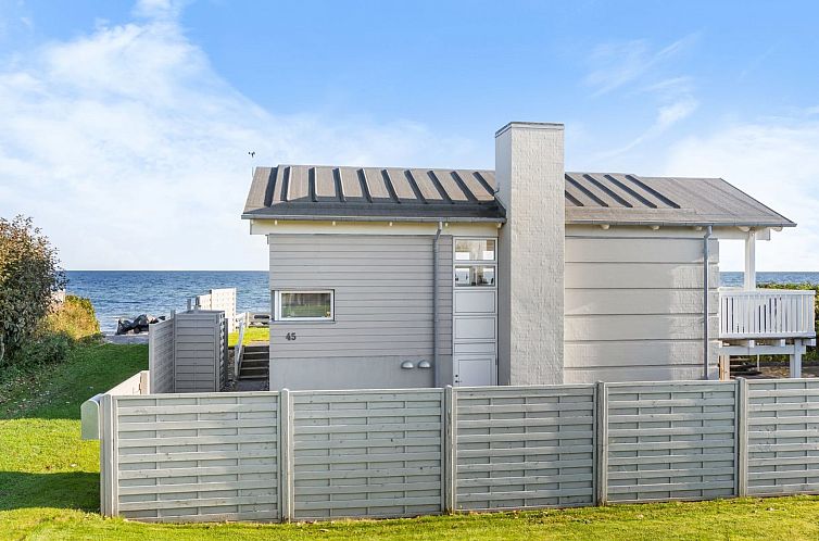 Vakantiehuis "Diderik" - 5m from the sea