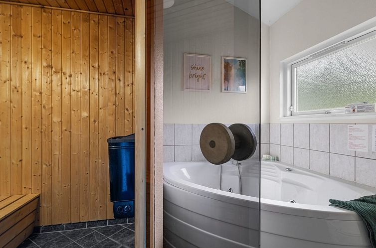 Vakantiehuis "Alvina" - 25m from the sea