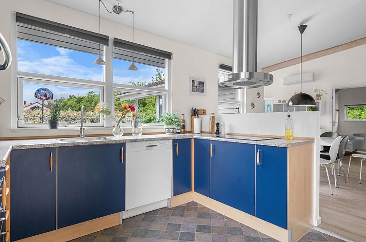 Vakantiehuis "Alvina" - 25m from the sea