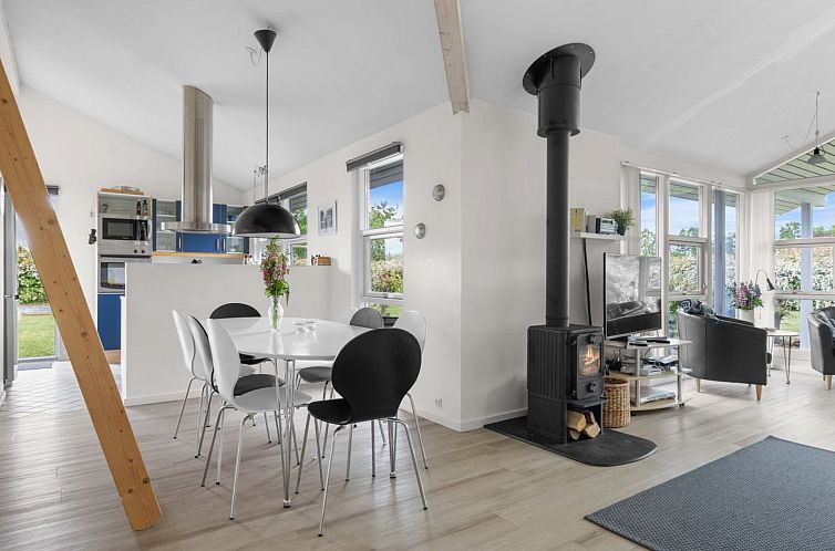 Vakantiehuis "Alvina" - 25m from the sea