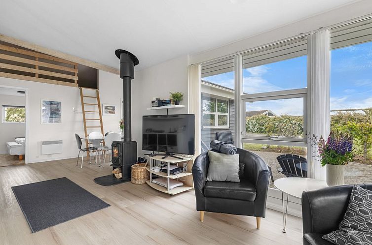 Vakantiehuis "Alvina" - 25m from the sea