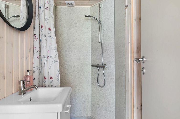 Vakantiehuis "Iven" - 140m from the sea