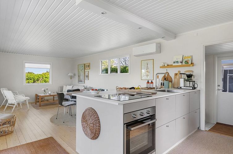 Vakantiehuis "Iven" - 140m from the sea