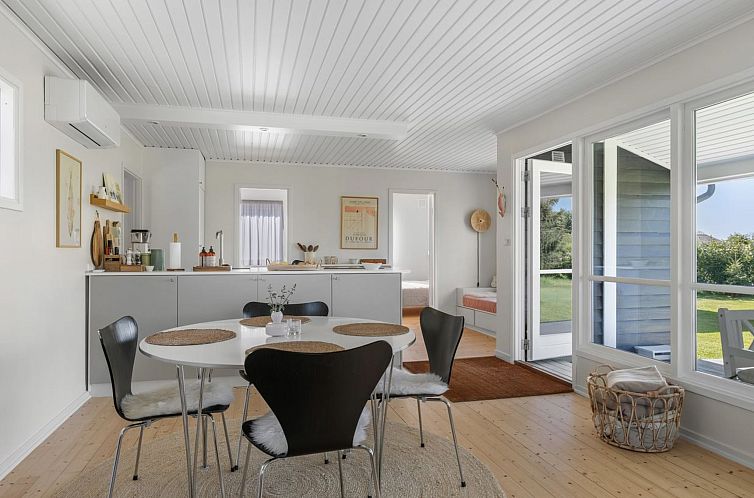 Vakantiehuis "Iven" - 140m from the sea