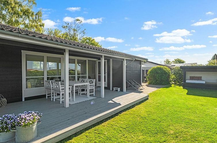 Vakantiehuis "Iven" - 140m from the sea