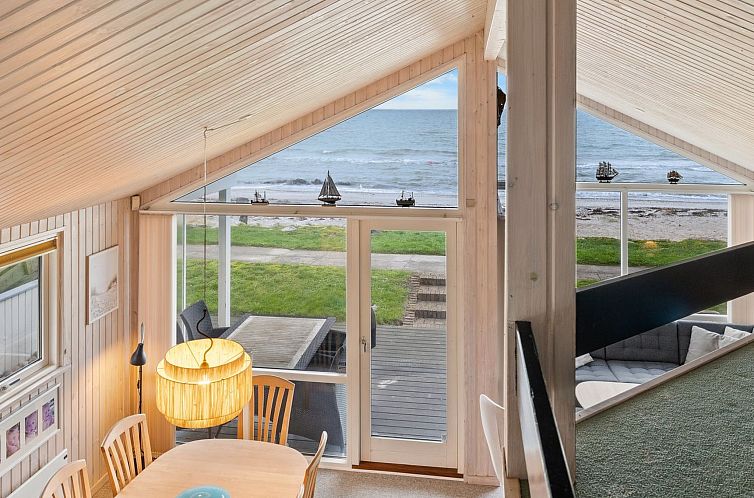 Vakantiehuis "Aswith" - 5m from the sea