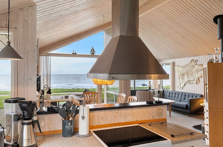 Vakantiehuis "Aswith" - 5m from the sea