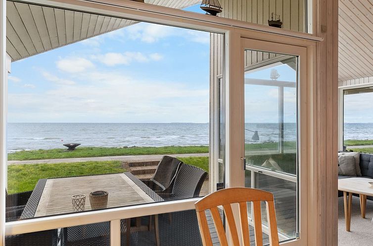 Vakantiehuis "Aswith" - 5m from the sea