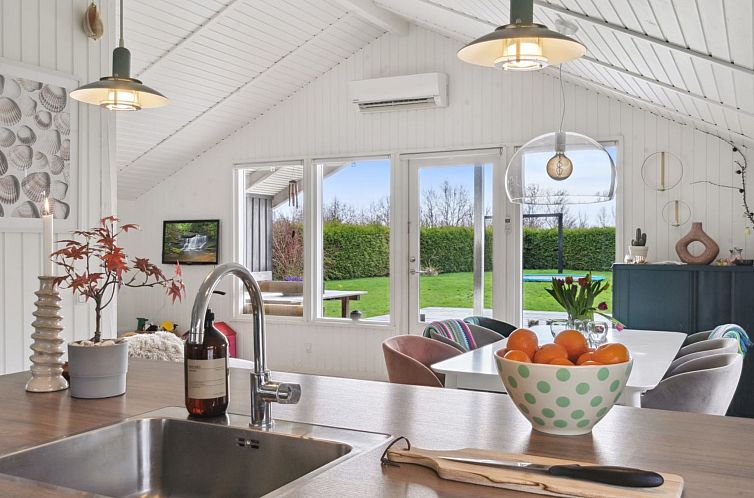 Vakantiehuis "Aswith" - 5m from the sea