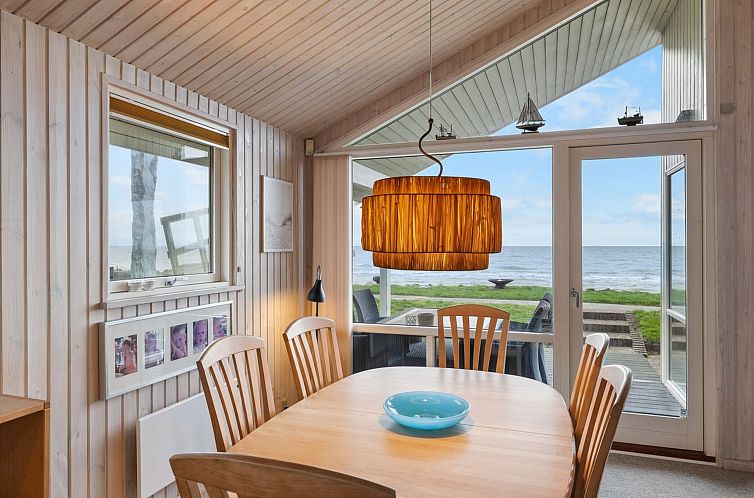 Vakantiehuis "Diertje" - 10m from the sea