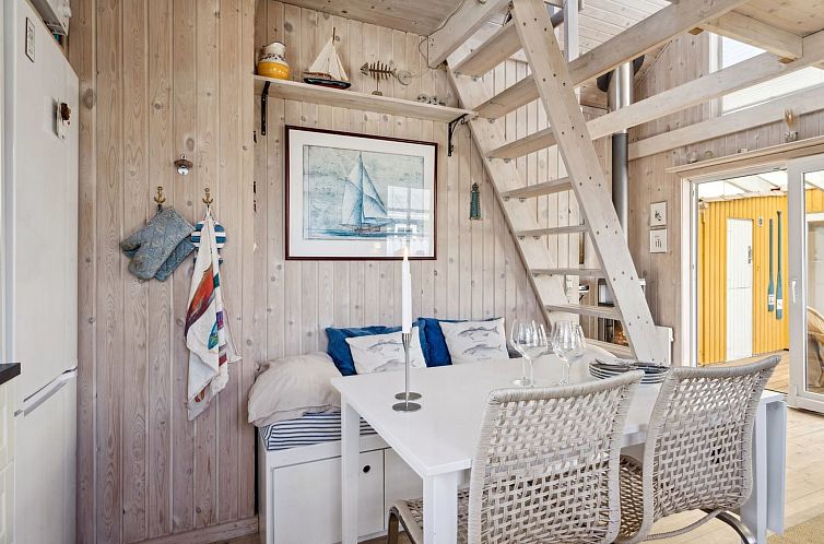 Vakantiehuis "Ulv" - 25m from the sea