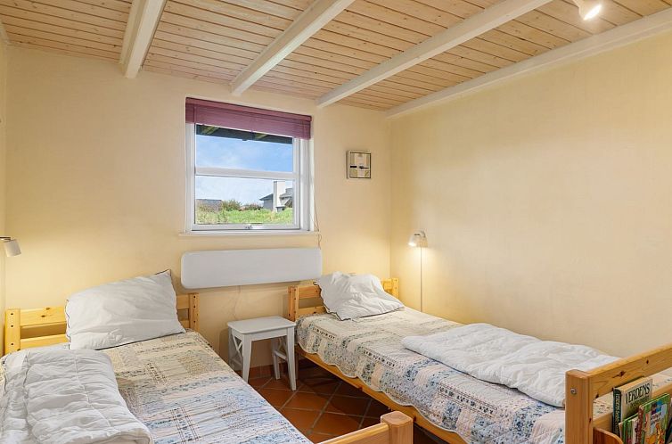 Vakantiehuis "Ung" - 460m from the sea