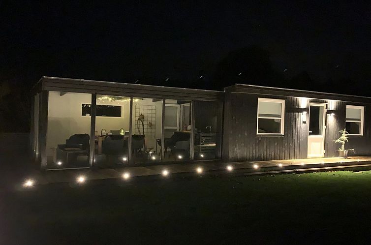 Vakantiehuis "Helmina" - 125m from the sea