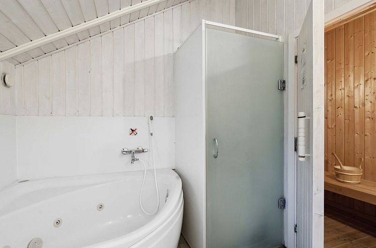 Vakantiehuis "Helmina" - 125m from the sea