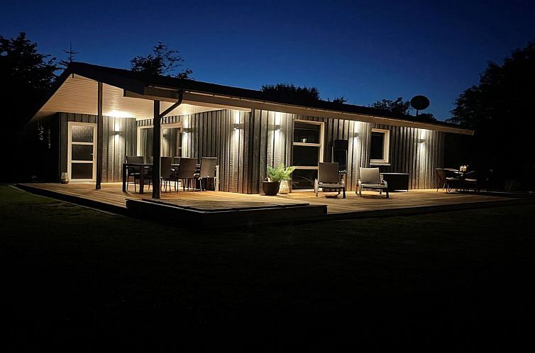 Vakantiehuis "Ellie" - 500m from the sea