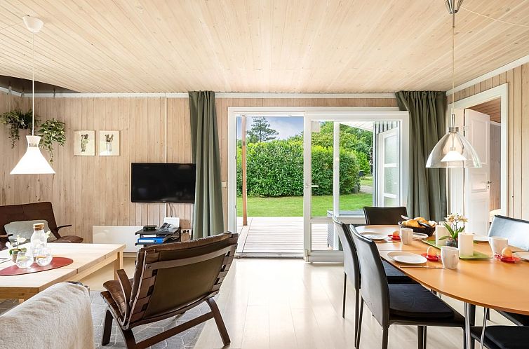 Vakantiehuis "Ellie" - 500m from the sea